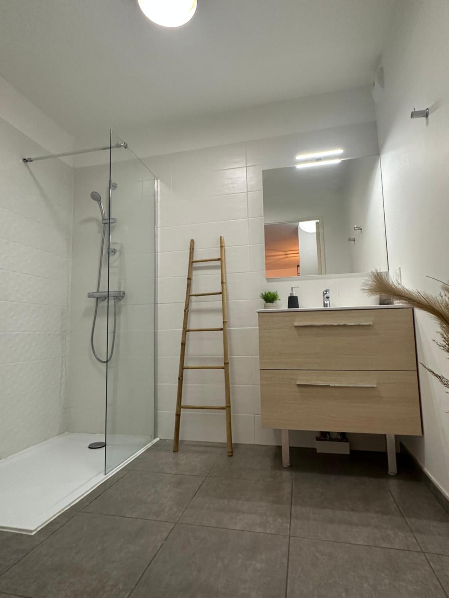 Bel Appartement Au Calme Avec Parking Menton Ngoại thất bức ảnh